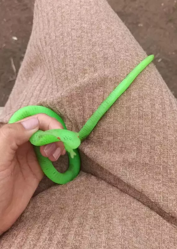   Антистресс змея тянущаяся  резиновая  зеленая