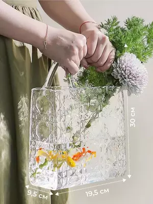 Оригинально декорированная ваза "Сумочка "