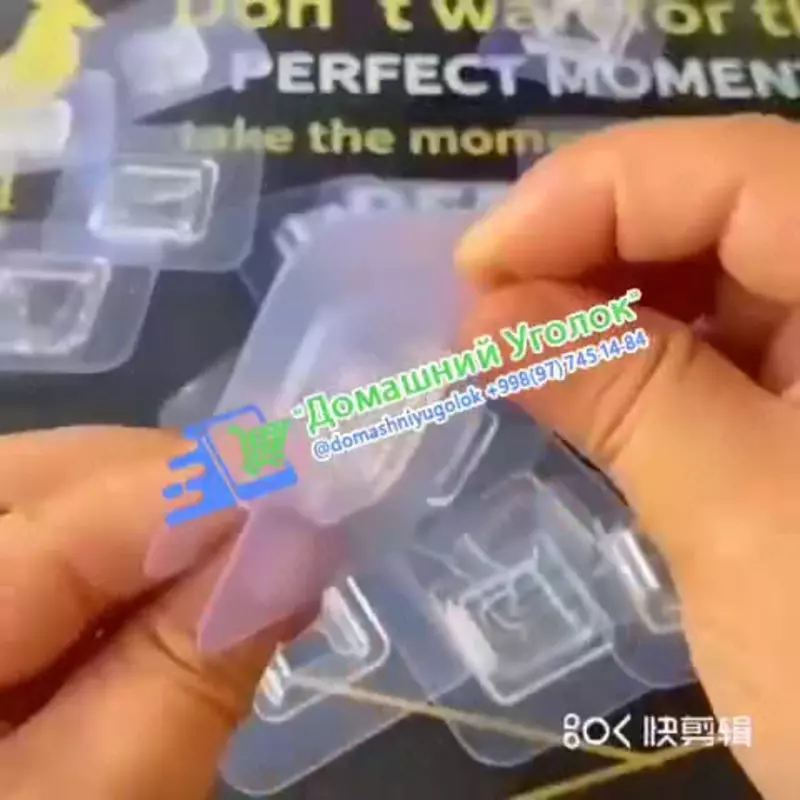 Настенные двухсторонние клейкие крючки.