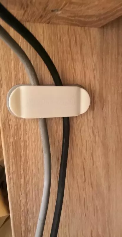 Клипса-держатель для электрических проводов