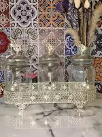 Серебрянный набор из трёх стеклянных баночек с цветочным верхом для специй - 
