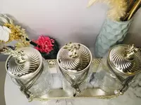   Серебрянный набор из трёх стеклянных баночек с цветочным верхом для специй