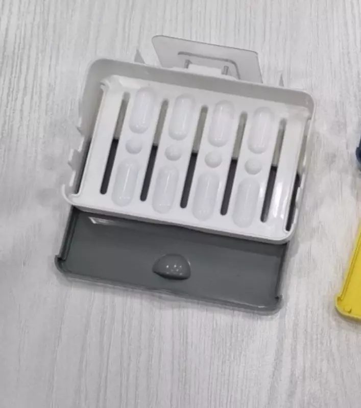 Настенная самоклеющиеся мыльница с выдвижным поддоном.