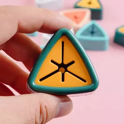 Самоклеящийся настенный держатель Треугольник (5х5 см) - ЯТТ "Домашний Уголок"