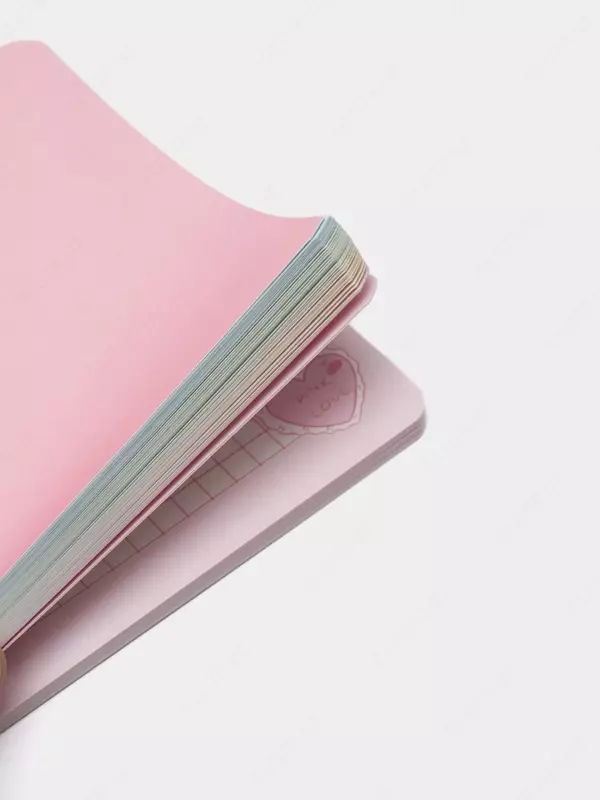   Универсальный блокнот для рисования и записи в твёрдой обложке.