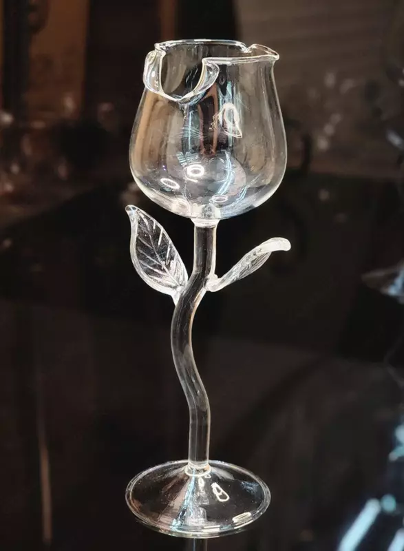 Стеклянный бокал для коктейля и вина цветок роза Бокал для коктейля и вина Роза идеально подойдет для домашней вечеринки, а также станет незабываемым подарком вашим родным и близким. Оригинальный диза