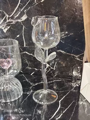 Стеклянный бокал для коктейля и вина цветок роза Бокал для коктейля и вина Роза идеально подойдет для домашней вечеринки, а также станет незабываемым подарком вашим родным и близким. Оригинальный диза