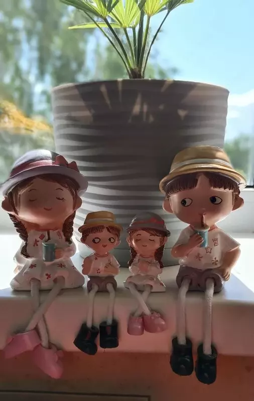 Статуэтки "Милая семья с висячими ножками"