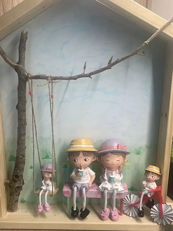 Статуэтки "Милая семья с висячими ножками"