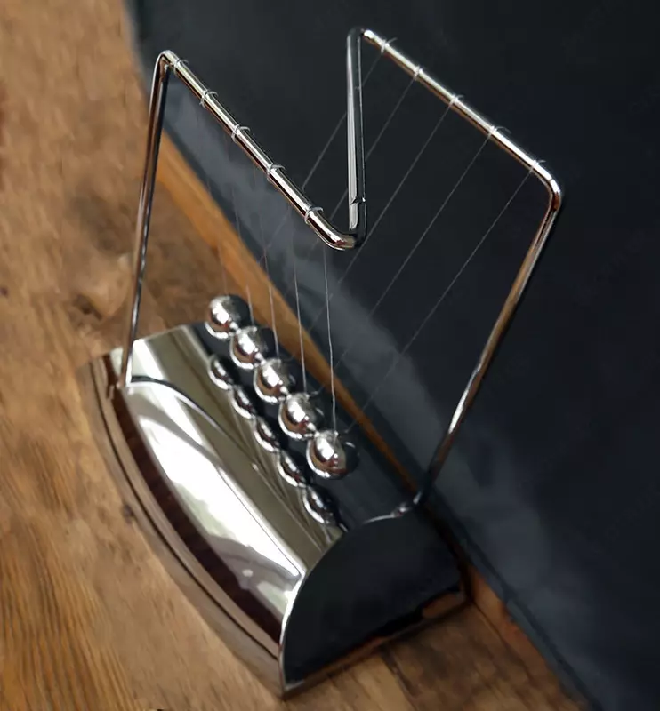   Колыбель Ньютона (маятник Ньютона) — механическая система  демонстрирующая  как закон сохранения энергии и импульса в действии  т.е. кинетическая энергия преобразуется в потенциальную и наоборот. Если