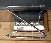  Домашний Уголок - Колыбель Ньютона (маятник Ньютона) — механическая система  демонстрирующая  как закон сохранения энергии и импульса в действии  т.е. кинетическая энергия преобразуется в потенциальную и наоборот. Если