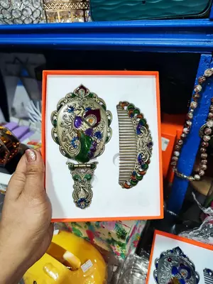 Шикарные подарочные наборы из зеркала и расчёски.