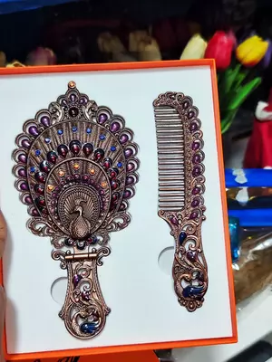 Шикарные подарочные наборы из зеркала и расчёски.