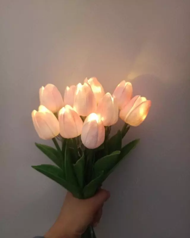   Светодиодный букет тюльпанов  10 шт