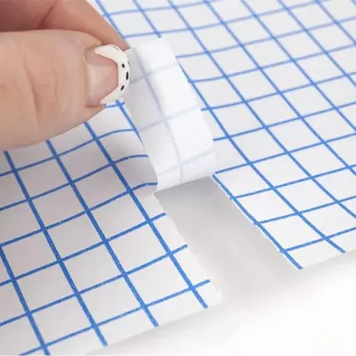 Клейкие пленки для тетрадей и учебников.