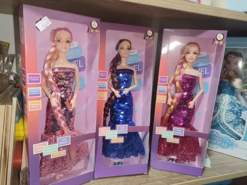 Кукла типа Барби