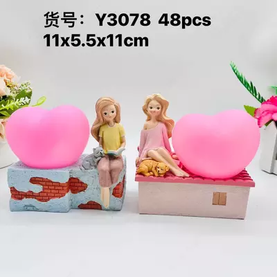 Сувенир полистоун свет "Девчонка на крыше с пёсиком и сердцем" (микс 11х5,5х11 см)