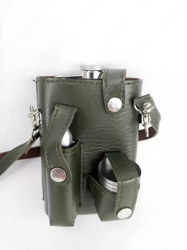 Компактный дорожный набор с флягой, 3 рюмки, складной нож в чехле  (Код-РТ-9А)