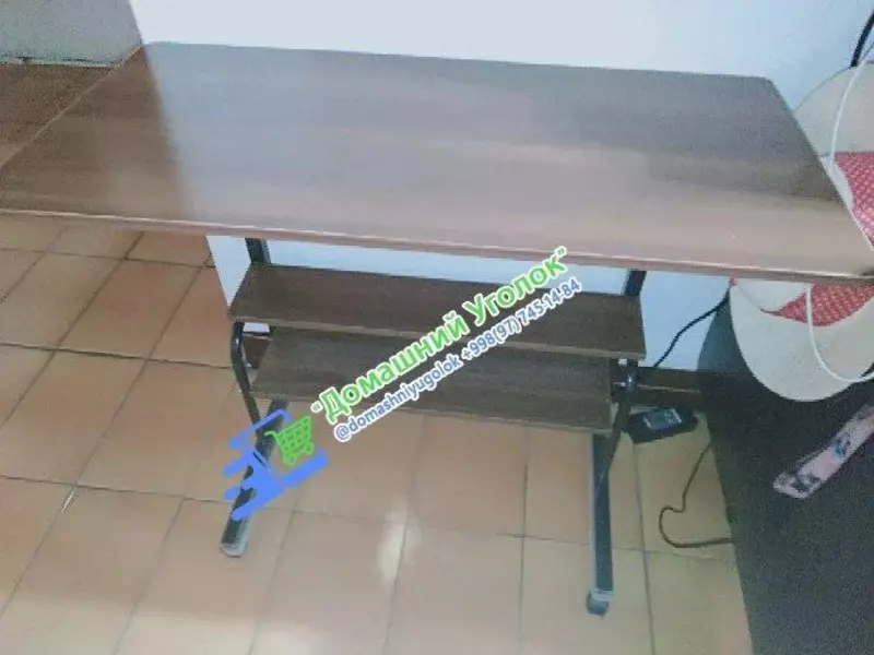   Регулируемый  передвижной стол для ноутбука.