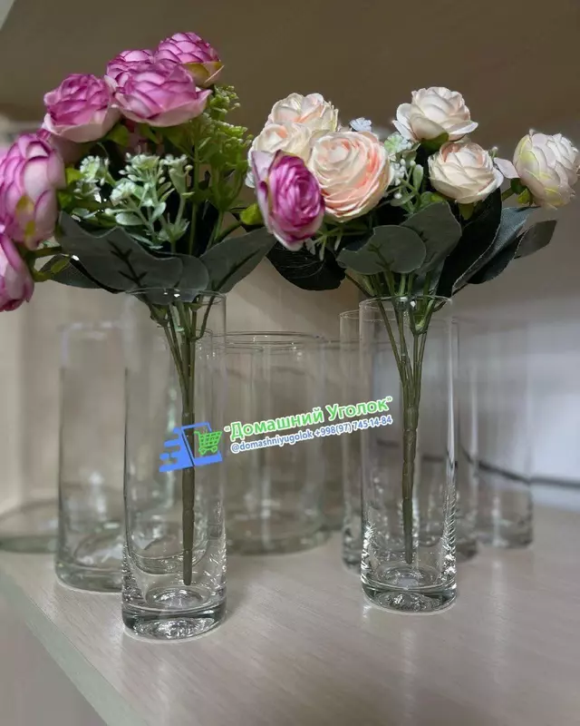Элегантная стеклянная декоративная ваза