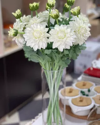 Элегантная стеклянная декоративная ваза