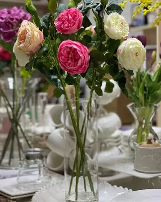 Элегантная стеклянная декоративная ваза