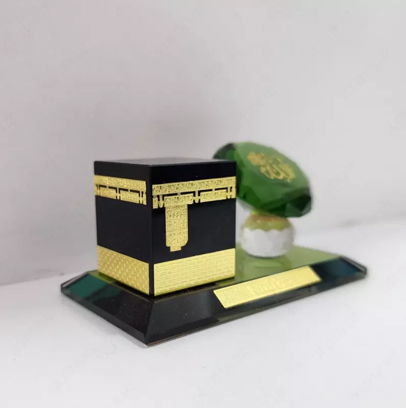 130 000 сум Сувенир "Кааба и кусочек хрусталя со словами «Величие АЛЛАХА».