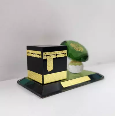 130 000 сум / шт. Сувенир "Кааба и кусочек хрусталя со словами «Величие АЛЛАХА».