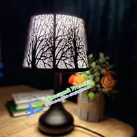 Настольная лампа с абажуром.