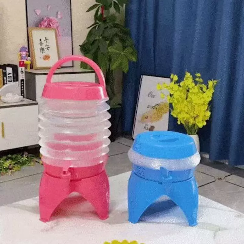 Пластиковая портативная канистра с краном