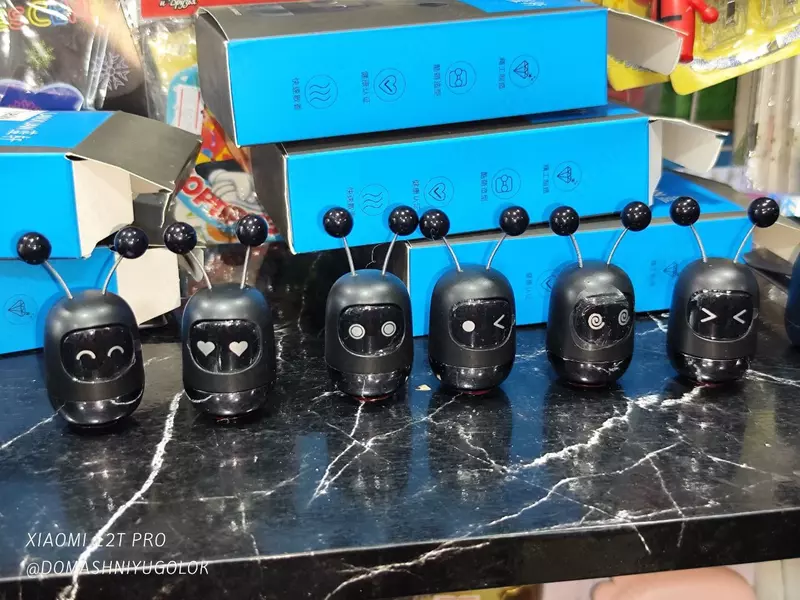 Автомобильные духи в виде прикольного робота