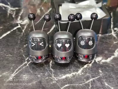 Стильный робот ароматизатор для автомобиля