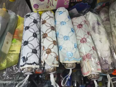 Женский двухслойный кружевной зонтик с вышивкой.