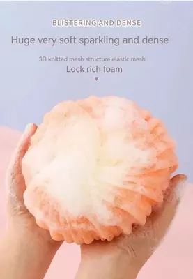 Нежная круглая мочалка на веревочном подвесе