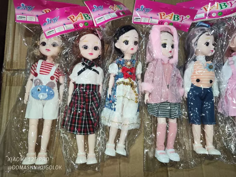 Кукла шарнирная с большими жемчужными глазами.