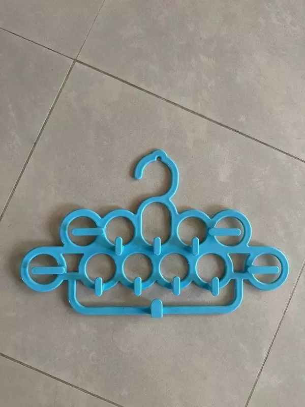 Многофункциональная вешалка с крючками и висячими петлями