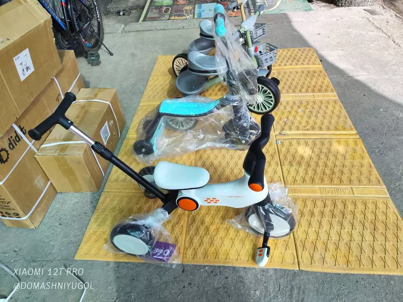 Современный самокат-транссформер с функцией беговела и 3хколесного велосипеда. Может трансформироваться из 2-хколесного самоката или беговела в 3-хколесный.Быстро превращается в 3хколесный велосипед. - "Domashniy ugolok" XK