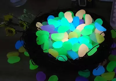 Светящиеся люминесцентные камни для декора (20 шт.)