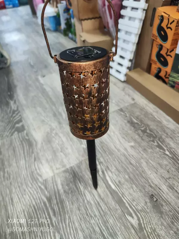 Уличный светильник в форме столбика с солнечной панелью и аккумулятором - 600 000 сум