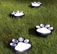  Фонарь садовый на солнечных батареях в форме лапки Домашний Уголок