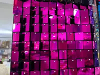 Светоотражающая занавеска из фольги на чёрном фоне (30*30 см)