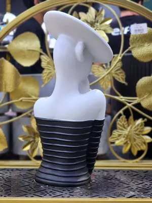200 000 сум / шт. Ваза-поднос-подсвечник в форме декоративной статуэтки Дамочки