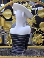 200 000 сум Ваза-поднос-подсвечник в форме декоративной статуэтки Дамочки