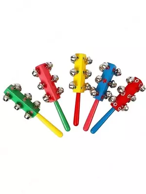 Музыкальный деревянный инструмент - погремушка с колокольчиками и ручкой