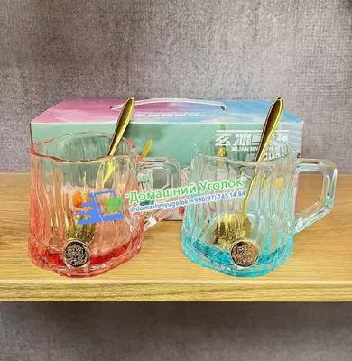Набор из 2-х цветных стеклянных кружек с ложечками - 80 000 сум / шт.