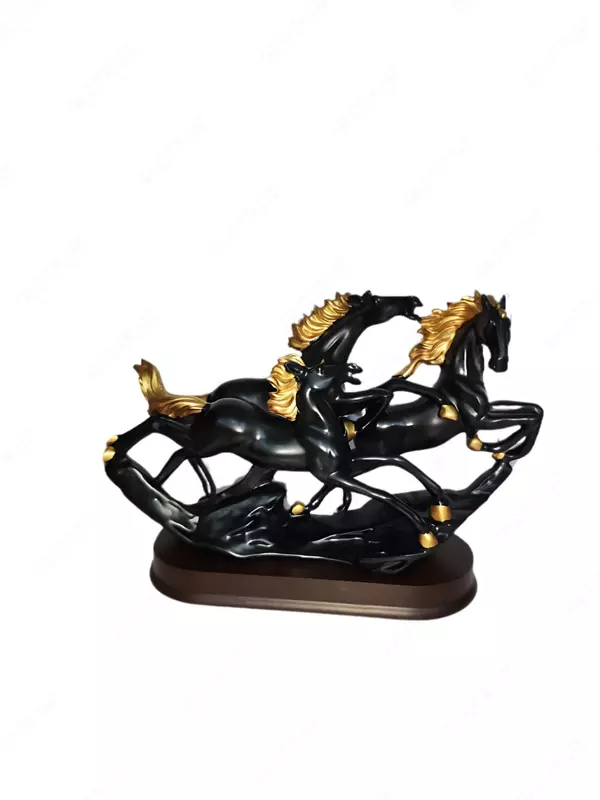 Статуэтка «Скачущие дикие лошади» (30×23/20*18 см) Только в розницу