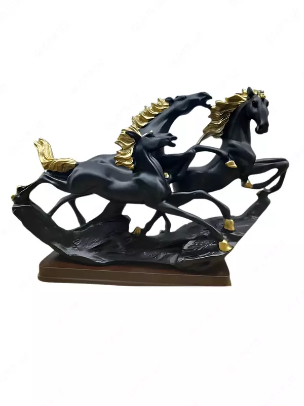 Статуэтка «Скачущие дикие лошади» (30×23/20*18 см) ЯТТ "Домашний Уголок"