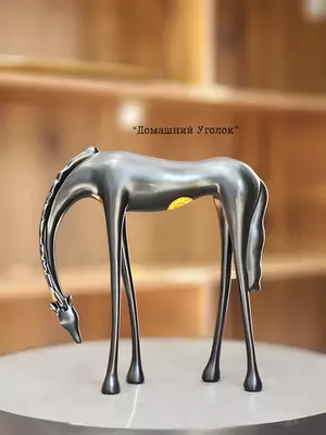 стильная настольная статуэтка