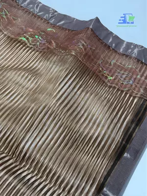 Дверная москитная сетка на магнитах - универсальный гаджет для беспроблемного очищения бытового пространства от насекомых. Благодаря магнитам антимаскитная сетка быстро и плотно закрывается за человек