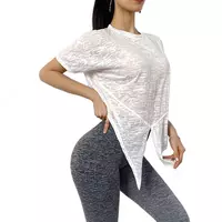 Old tomondan bog'langan futbolka